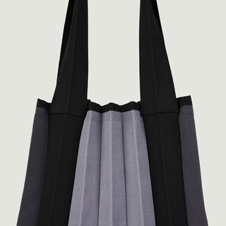 Plissierte 2-Way-Shopper-Tasche aus recyceltem Meeresplastik – Schwarz/Grau