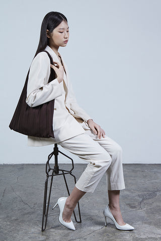 Knit Pleated Shoulder Bag made from Recycled Ocean Plastic - Gradation Brown