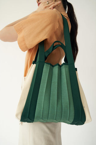 Plissierte 2-Way-Shopper-Tasche aus recyceltem Meeresplastik – Bijarim Grün